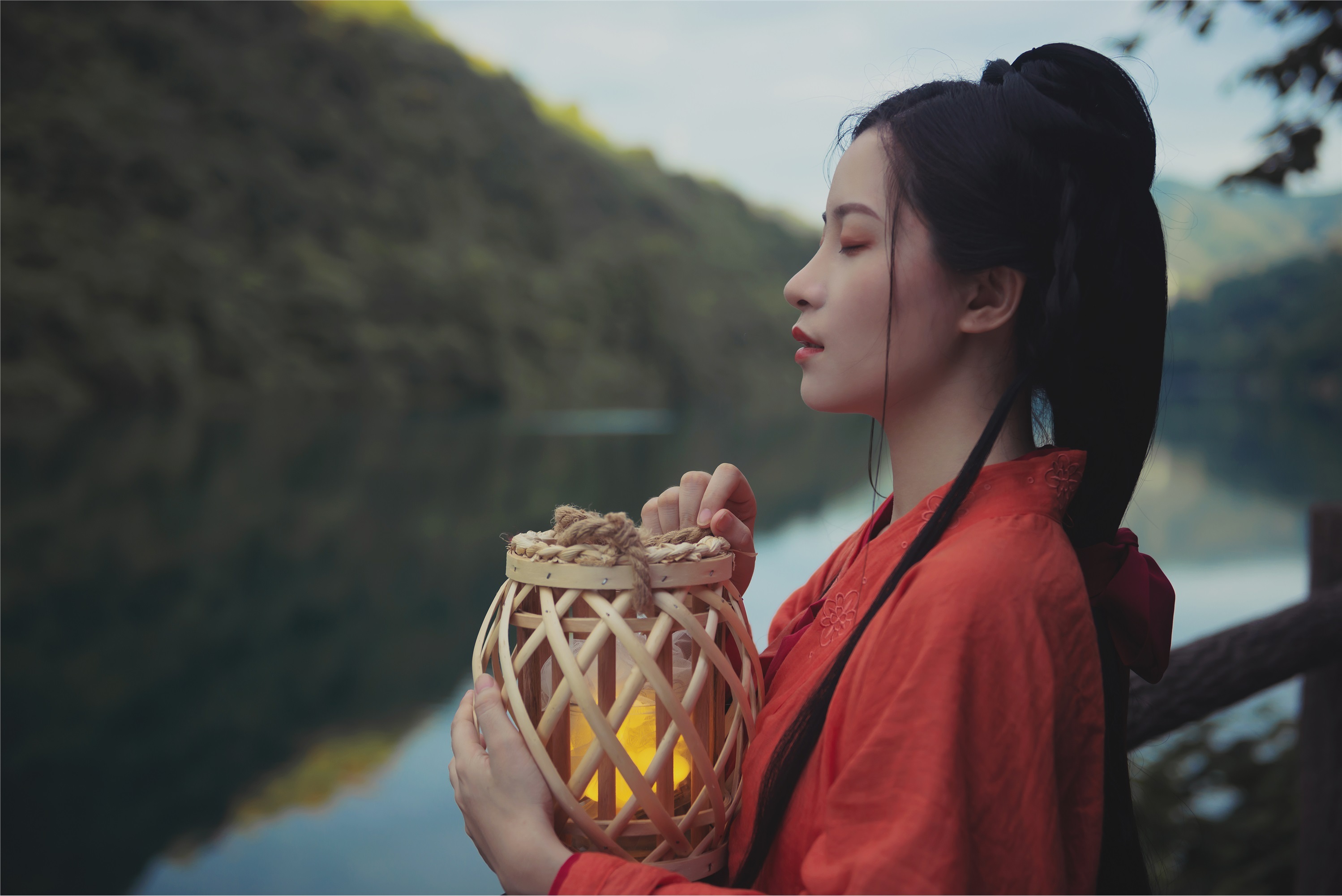 YITUYU艺图语 2021.09.08 人间忽晚 山河已秋 秦笙